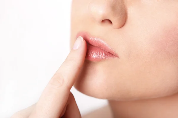 Los labios de una mujer joven — Foto de Stock