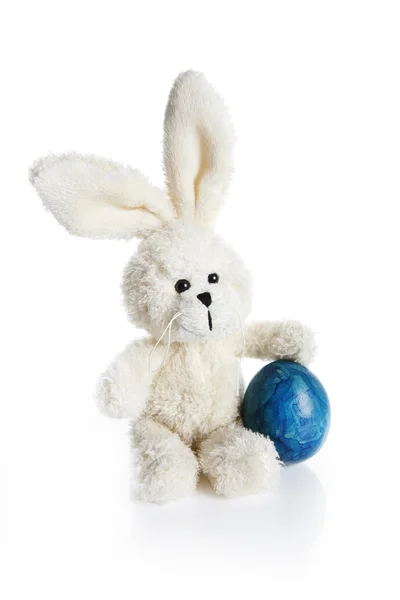 Stuffed easter bunny with blue egg — Stock Photo, Image