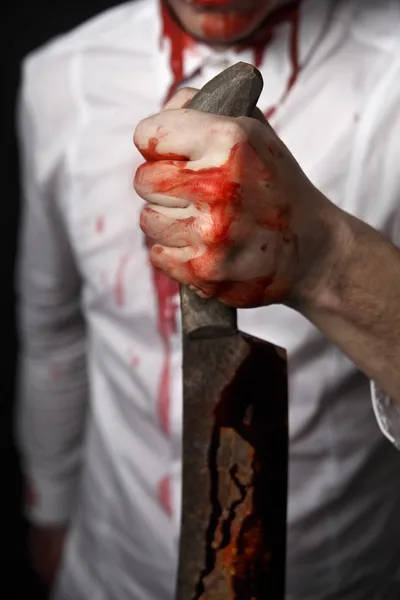 Man holding bloody knife in hand — Stock Photo, Image