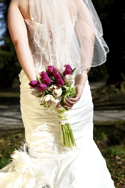 Свадебный букет тюльпанов — стоковое фото