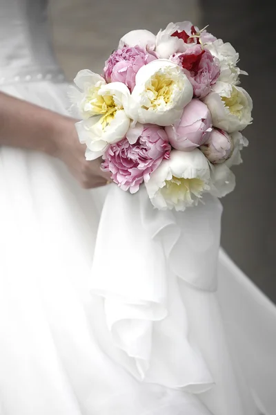 Bridal bouquet with peonies — Stock Photo, Image