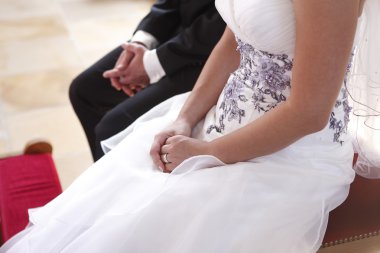 Gelin ve damat düğün töreninde.