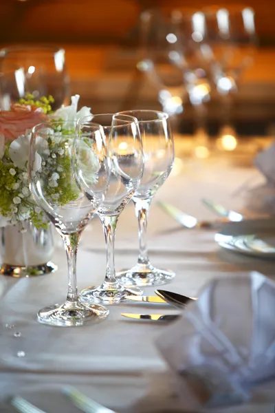 Wine glasses at the table — Stock Photo, Image