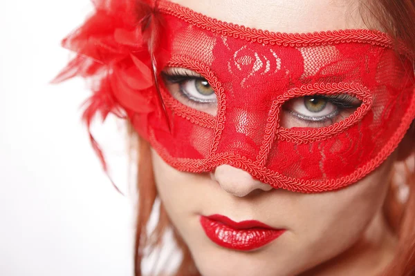 Junge Frau con maschera di carnevale roter — Foto Stock