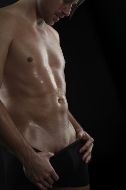 çekici bir adam gömleksiz