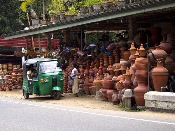 道端で陶器販売 — ストック写真