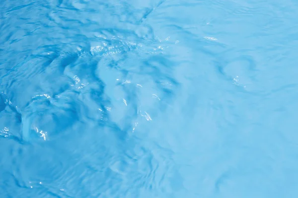 蓝色的水波的特写镜头 — 图库照片