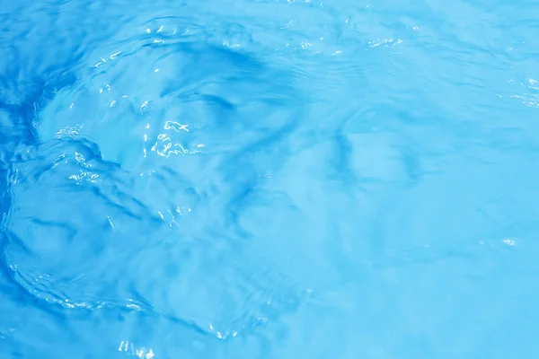 Szczelnie-do góry błękitne wody, fale — Zdjęcie stockowe