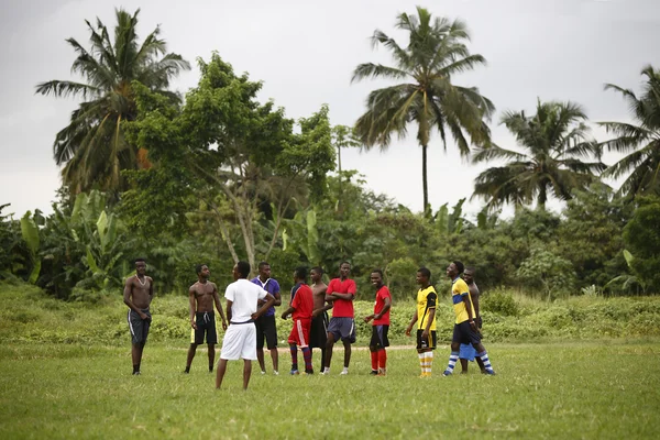 トレーニング中のアフリカのサッカーのチーム — ストック写真