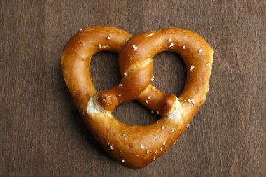 bir kalp kurulan geleneksel Bavyera simit