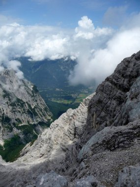 Garmisch-Partenkirchen, Bavyera, Almanya 'daki Alpspitze dağından görüntüler