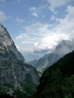 Garmisch-Partenkirchen, Bavyera, Almanya 'daki Alpspitze dağından görüntüler