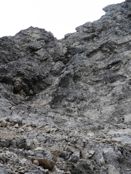 Alpspitze Dağı, Garmisch-Partenkirchen, Bavyera, Almanya 'da yaz mevsiminde ferrata yoluyla