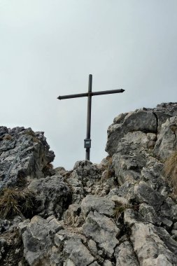Almanya 'nın Bavyera Alplerinde Ettaler Mandl dağını aşan zirve 