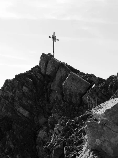 ガルトナーワント山のハイキングでのサミットクロス チロル オーストリア — ストック写真