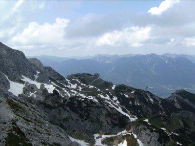 Ferrata üzerinden Alpspitze Garmisch-Partenkirchen, Bavyera, Almanya bahar zamanı