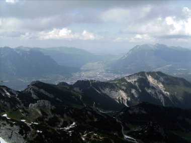 Ferrata üzerinden Alpspitze Garmisch-Partenkirchen, Bavyera, Almanya bahar zamanı