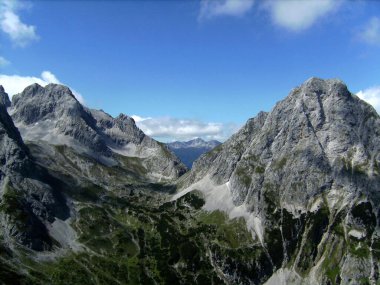Yaz mevsiminde Seebensee, Tajakopf Dağı, Tyrol, Avusturya 'daki yüksek dağ kıyısındaki Ferrata Vadisi.