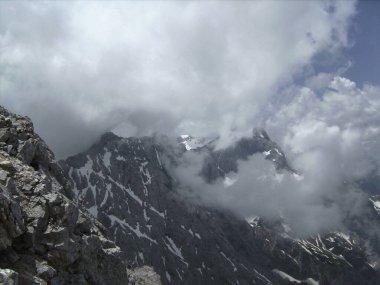 Ferrata üzerinden Alpspitze Garmisch-Partenkirchen, Bavyera, Almanya bahar zamanı
