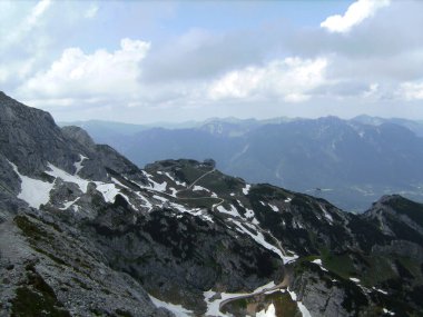 Ferrata üzerinden Alpspitze Garmisch-Partenkirchen, Bavyera, Almanya bahar zamanı