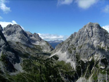 Yaz mevsiminde Seebensee, Tajakopf Dağı, Tyrol, Avusturya 'daki yüksek dağ kıyısındaki Ferrata Vadisi.