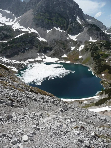 Ferrata Sul Lago Alta Montagna Seebensee Montagna Zugspitze Tirolo Austria — Foto Stock