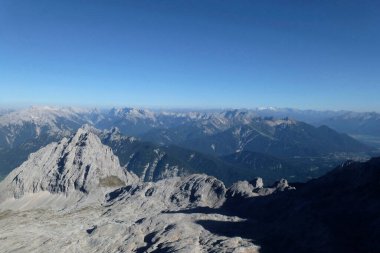 Dağ yürüyüşü turu Partenkirchner Dreitorspitze Dağı, Bavyera, Almanya