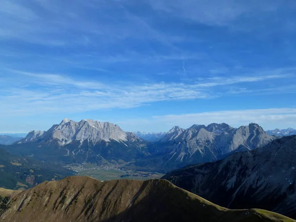 Excursión Montaña Pleisspitze Vista Montaña Zugspitze Tirol Austria —  Fotos de Stock