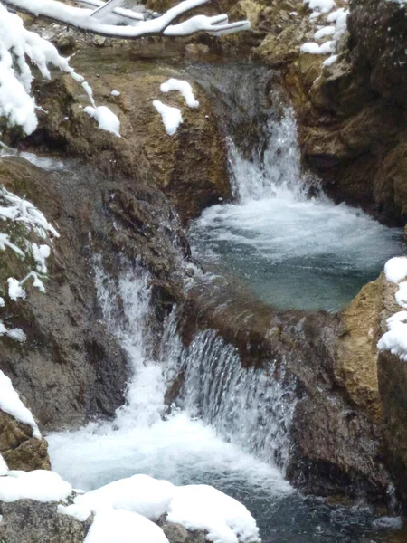 Wasserfall Bei Winterlicher Bergtour Zum Seekarkreuz Bayern Deutschland — Stockfoto