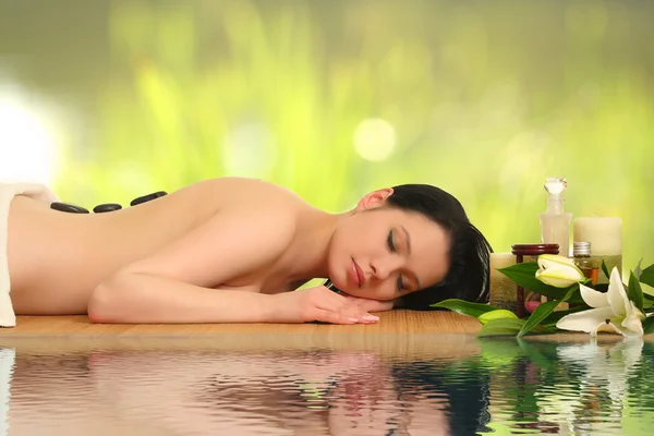 Beautiful woman relaxing in spa — Stock Photo, Image