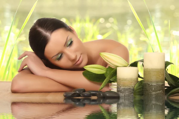 Woman relaxing in a spa — Stock Photo, Image