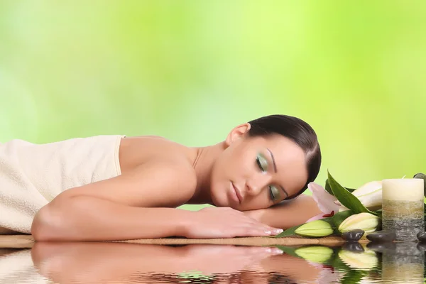 Young healthy girl relaxing in spa — Stock Photo, Image