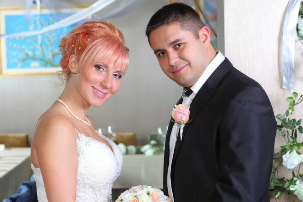 Portrait of lovely young married couple — Stock Photo, Image