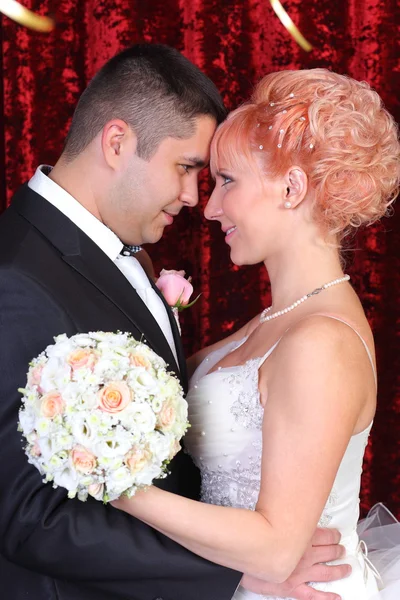 Happy couple looking at each other — Stock Photo, Image