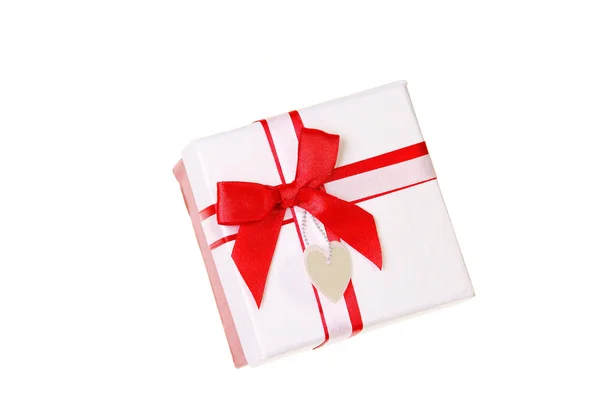 Confezione regalo bianca con nastro rosso — Foto Stock