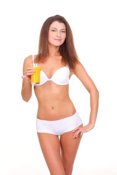 Menina atlética bonita com um copo de suco de laranja — Fotografia de Stock