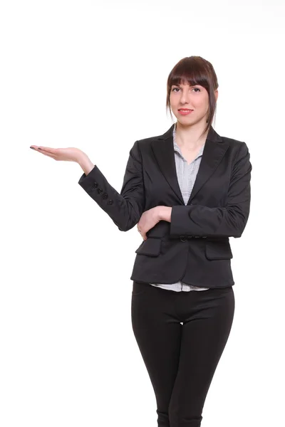 Geschäftsfrau lächelt mit der Hand auf leeren Kopierraum, weißer Hintergrund — Stockfoto
