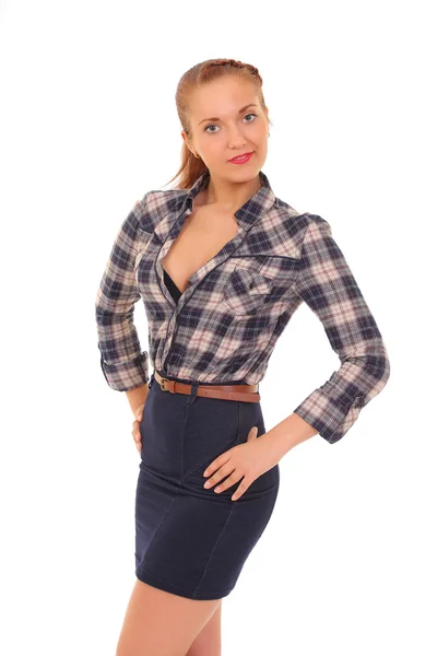 Jonge vrouw in een shirt en rok — Stockfoto