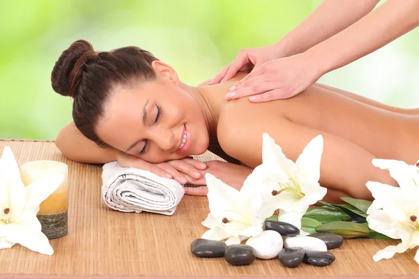 genç kadına spa Masaj