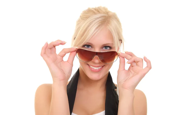 Porträt eines fröhlichen Mädchens mit Sonnenbrille — Stockfoto