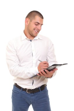 adam bir klasöre ve onun elinde kağıtlar