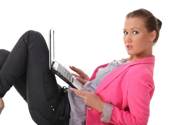 Attraktive Frau mit Laptop — Stockfoto