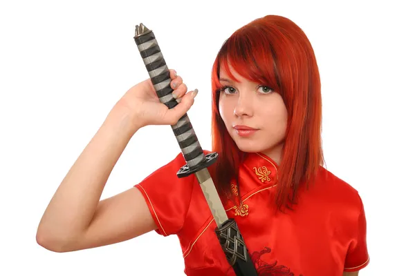 Frau mit Samurai-Schwert auf weißem Hintergrund — Stockfoto