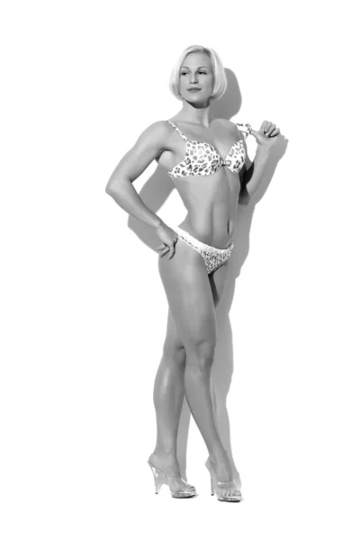 Bella donna atletica in bikini — Foto Stock