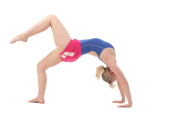 Jeune fille flexible faisant du yoga — Photo