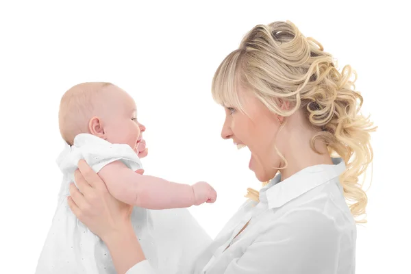 Madre feliz sosteniendo a su bebé — Foto de Stock