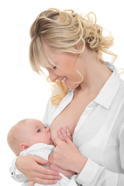 Madre amamantando y abrazando a su bebé — Foto de Stock