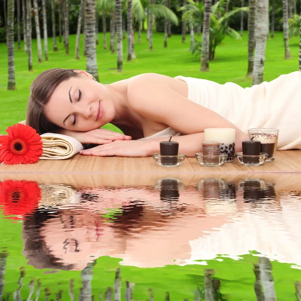 Beautiful spa woman lying on a couch — Stock Photo, Image