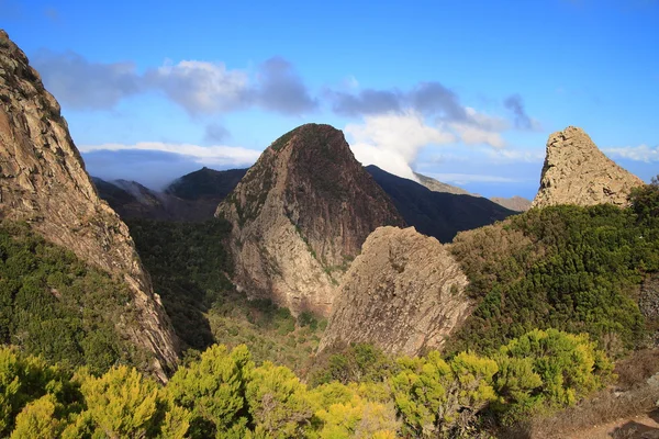 ラ ・ ゴメラ島の山の風景。カナリア諸島。スペイン — ストック写真