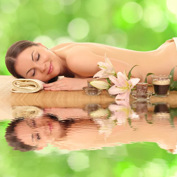 Beautiful woman relaxing in spa — Stock Photo, Image